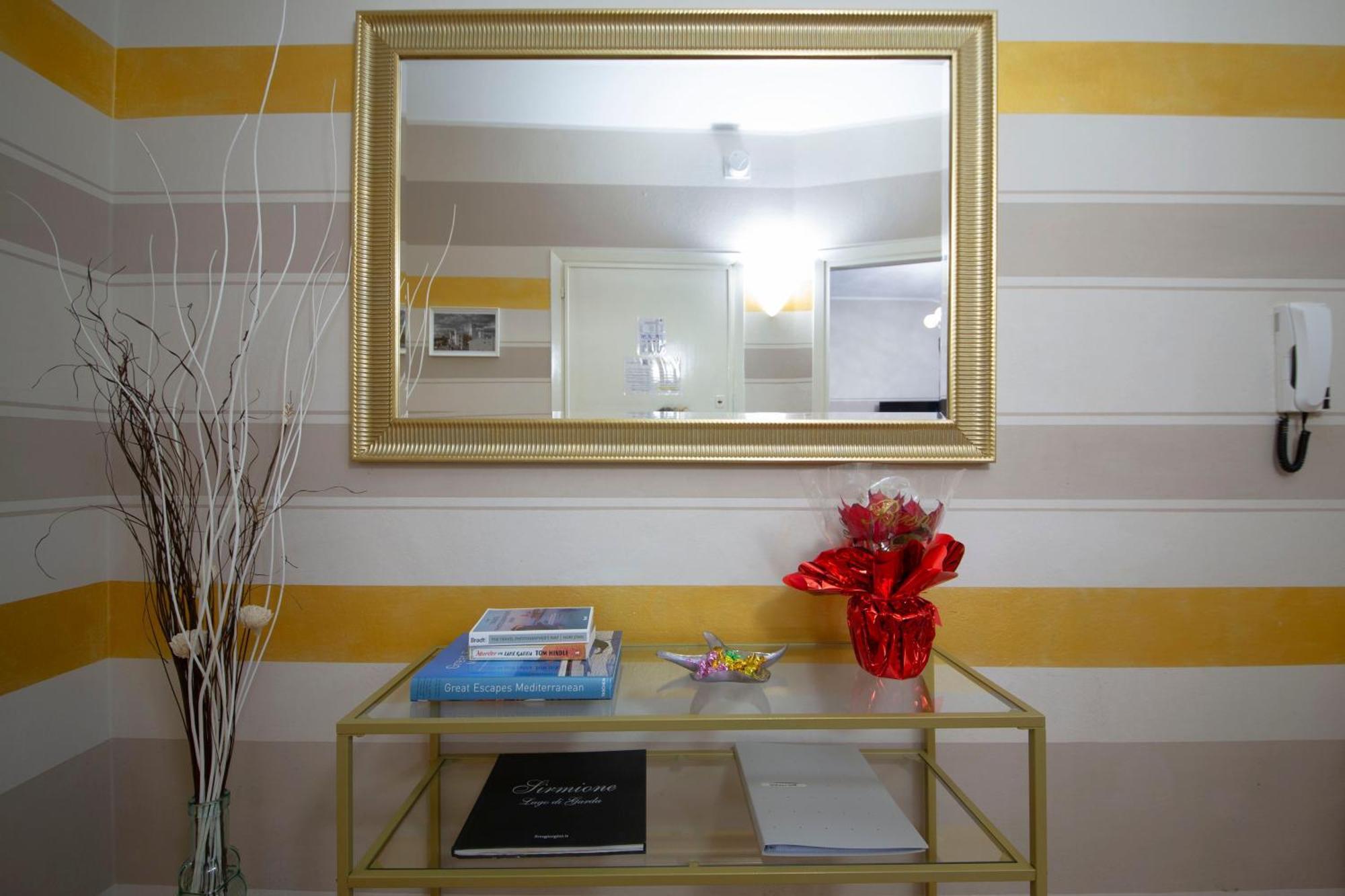 Apartmán Sirmione4U - Domus By The Castle Exteriér fotografie